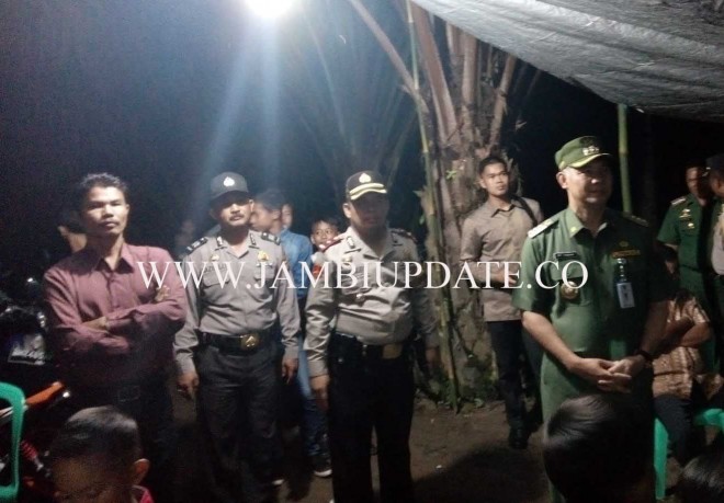 Walikota Jambi SY Fasha sidak ke sejumlah gereja di Kota Jambi malam ini (24/12) untuk memastikan kenyamanan umat kristiani menjalankan ibadah natal 